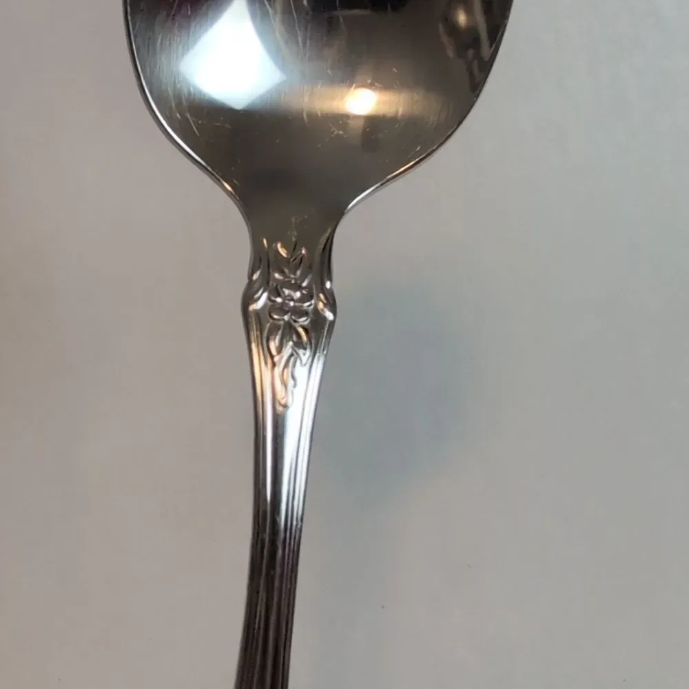 Classic Oneida Distinctions Deluxe Stainless Oval Soup Spoon